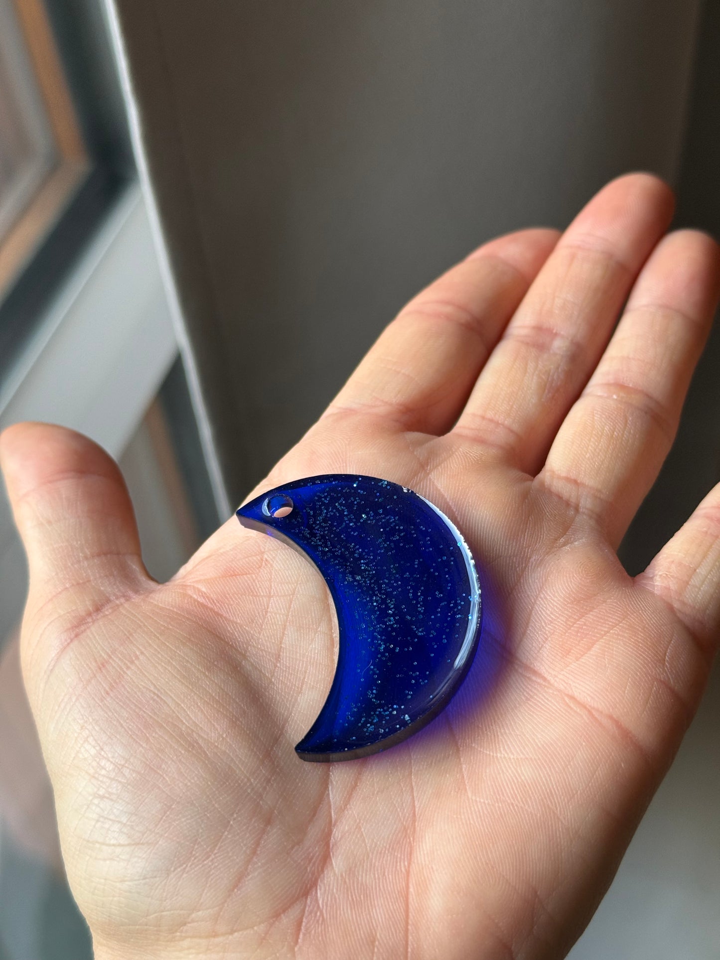 Médaille lune nuit pailletée
