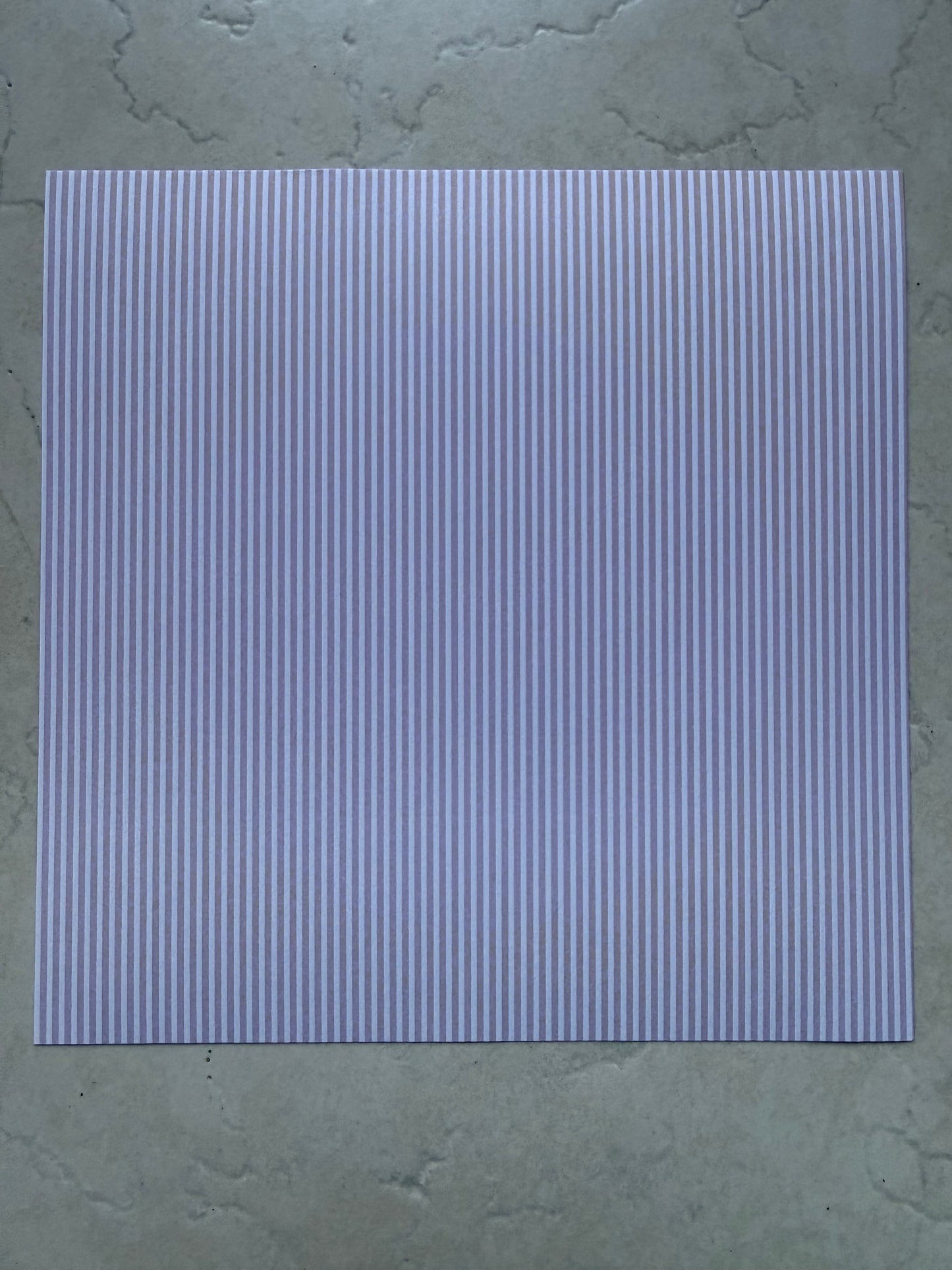 Médaille papier en résine - Fine rayures violette