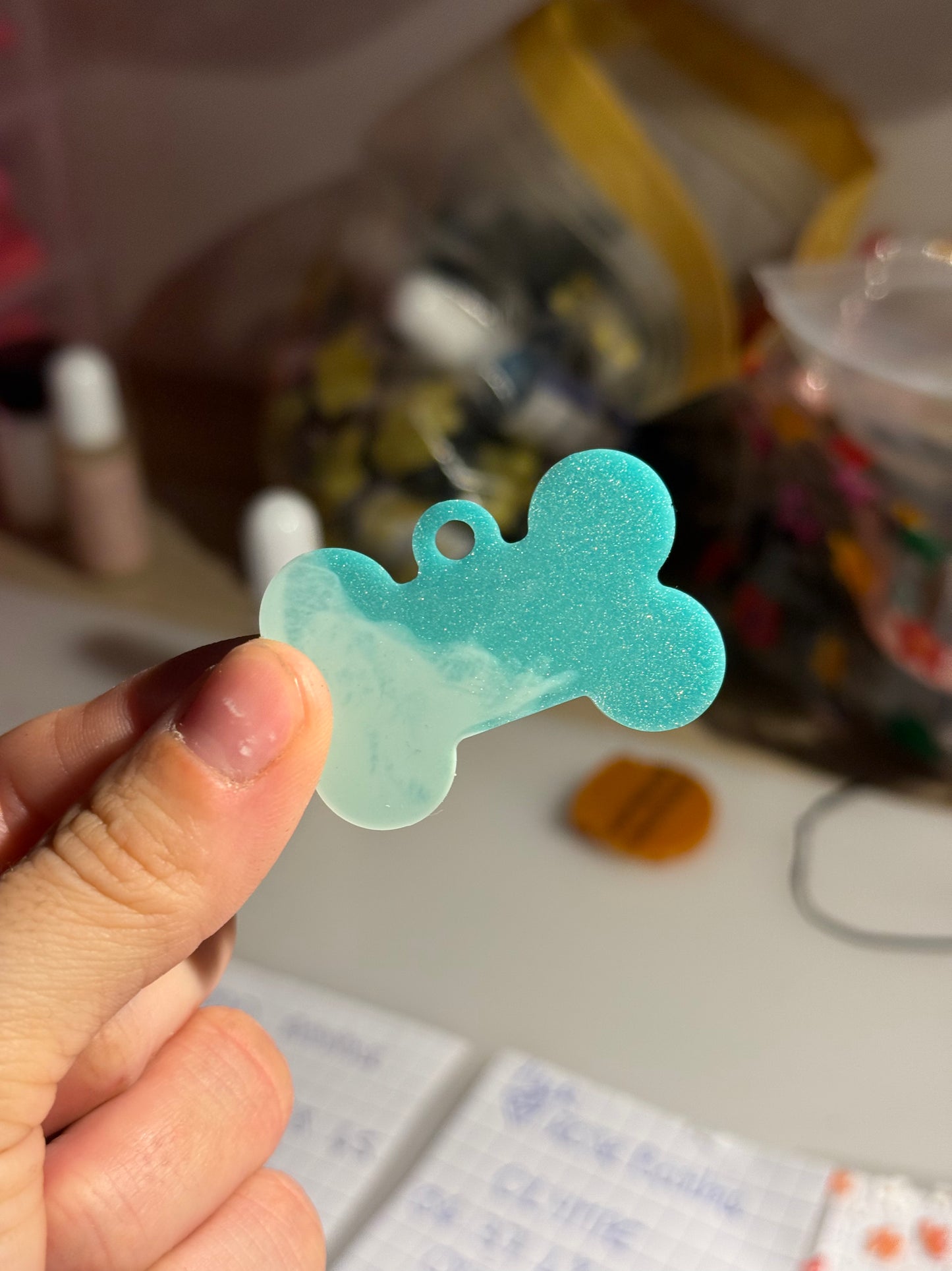 Médaille os + ligne de pierres turquoise