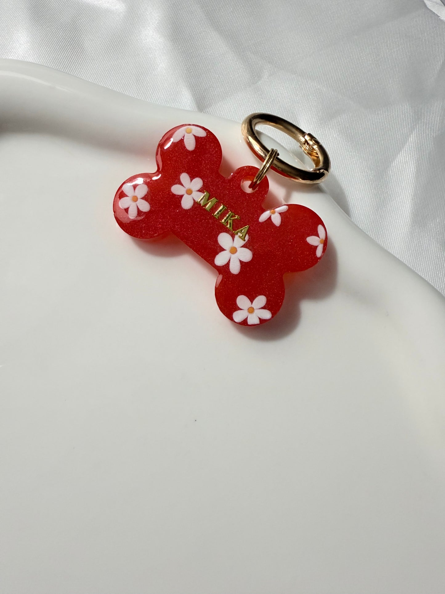 Médaille personnalisée pour chien - Rouge fleuri