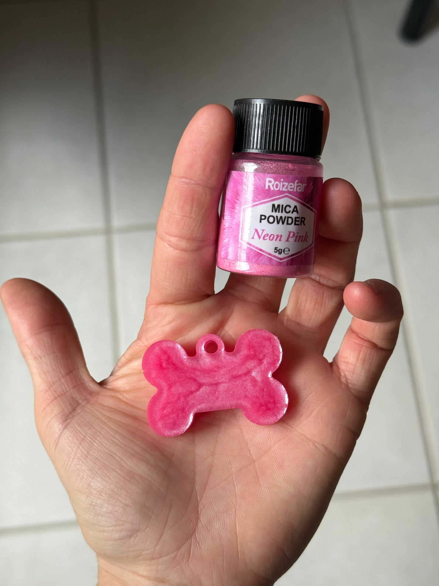 Médaille personnalisée pour chien - Rose Néon (nacré)