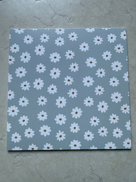 Médaille papier en résine - Fleurs sur fond bleu
