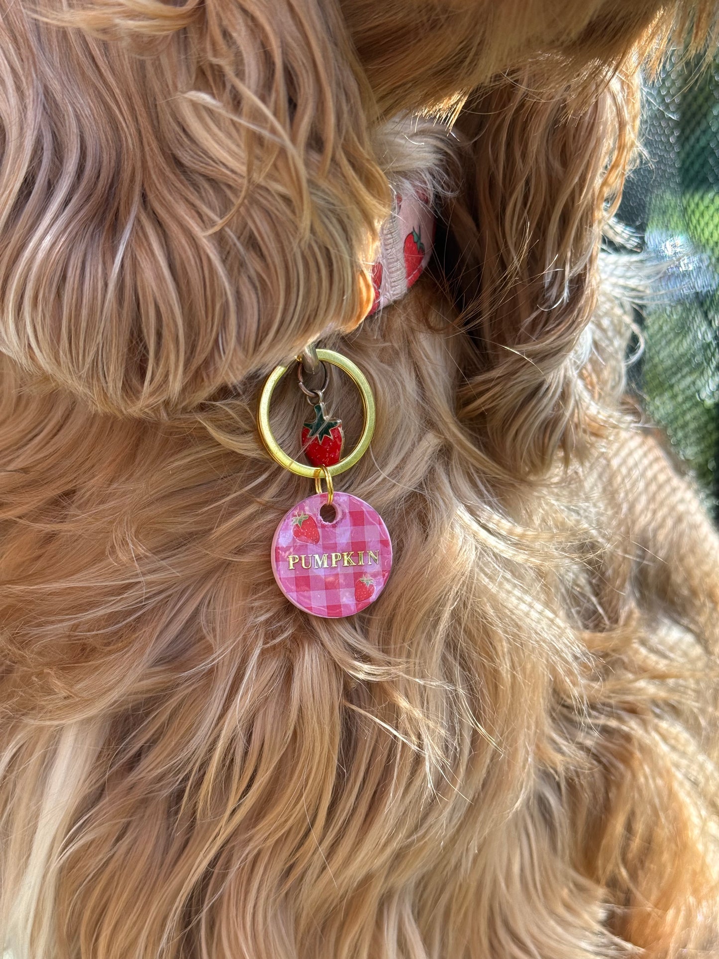 Médaille papier en résine - carreaux rose