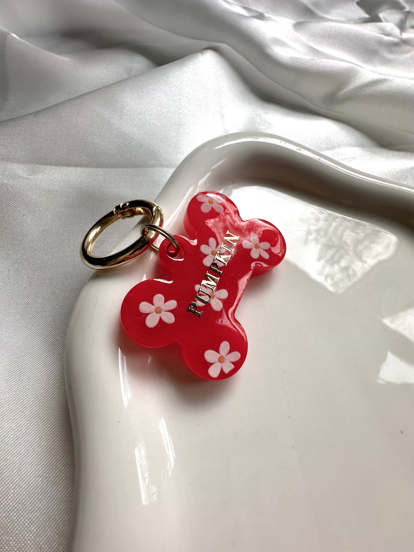 Médaille personnalisée pour chien - Rouge fleuri