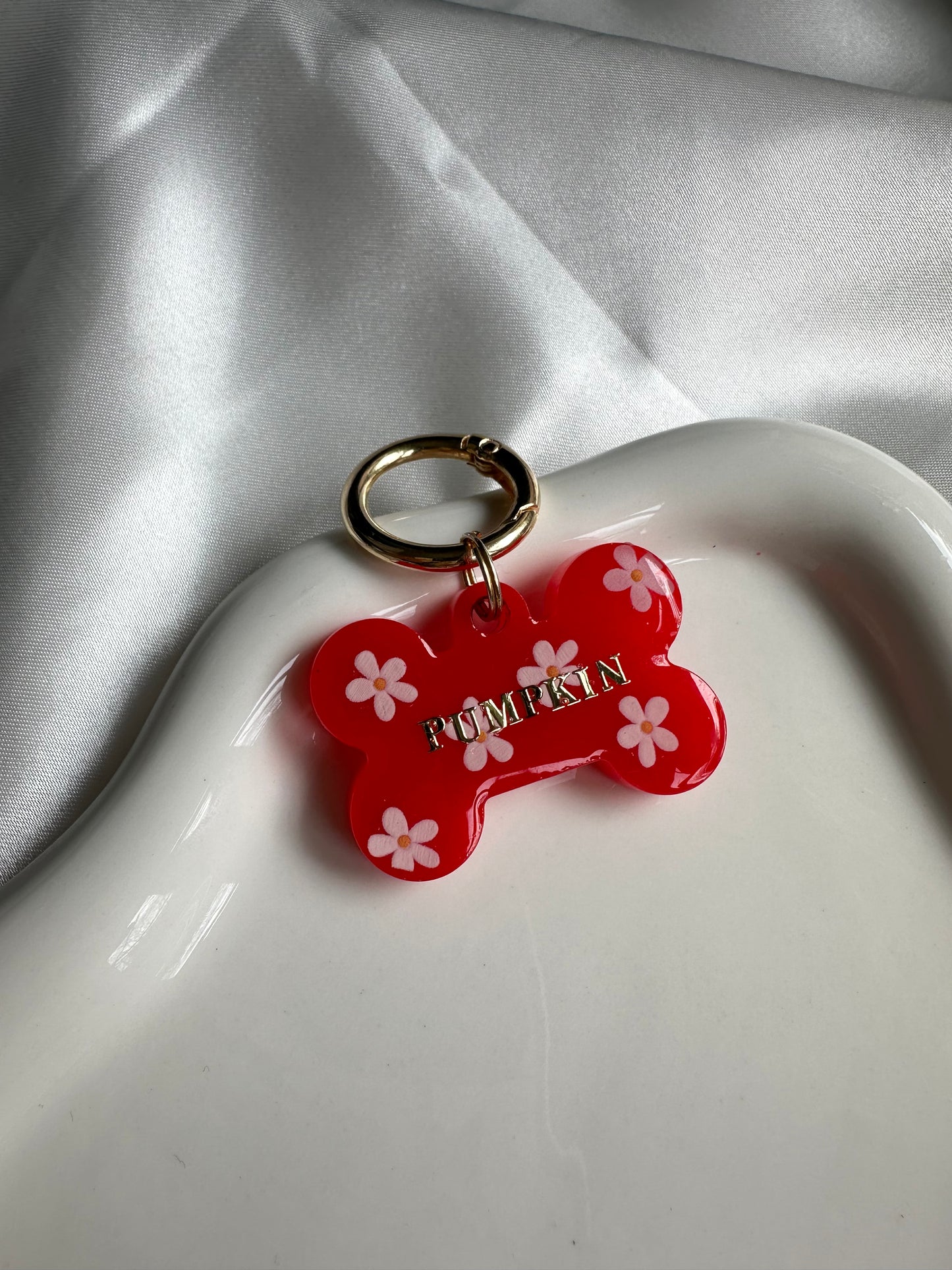 Médaille personnalisée pour chien - Rouge fleuri